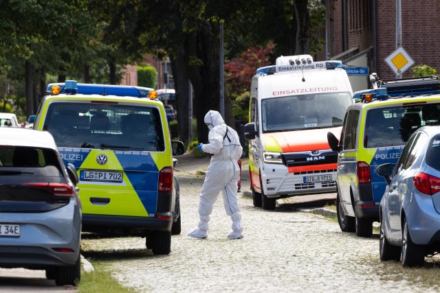 29 June 2026, Lower Saxony, Stade: Forensic investigators stand in front of a youth facility, where several people were killed by gunfire. Two suspects have been arrested, a police spokesperson confirmed in response to an inquiry by the German Press Agency (Dpa). Photo: Ulrich Perrey/dpa