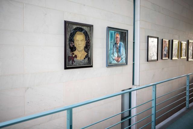 FILED - 01 October 2021, Berlin: FILE PHOTO - A view of the gallery at the German Chancellery featuring portraits of the Former Chancellors. Photo: Michael Kappeler/dpa