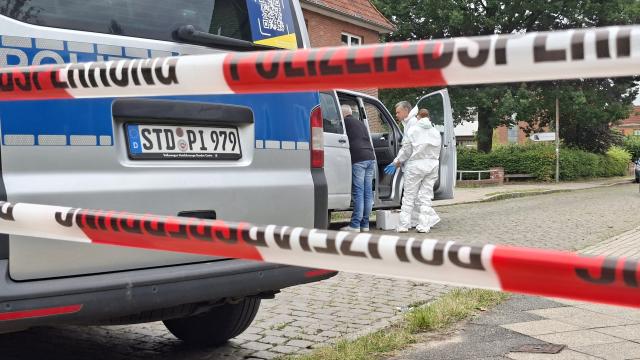 30 June 2026, Lower Saxony, Stade: Specialists from the Lower Saxony State Criminal Police Office (LKA) have arrived at the crime scene, a building housing a youth facility. Investigators are now busy conducting further extensive crime scene documentation and measurements. Several people were killed by gunfire at the facility yesterday. Photo: Kai Moorschlatt/dpa
