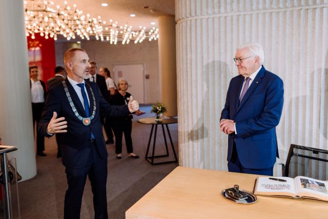 30 June 2026, Baden-Württemberg, Lörrach: Joerg Lutz (L), mayor of Loerrach, speaks with German President Frank-Walter Steinmeier ahead of the signing of the Golden Book of the city of Loerrach. For three days, Steinmeier will conduct his official duties from this city in the "Three-Country Corner," very close to Switzerland and France, as part of his 
"Local Time Germany" tour, where he leaves his official residence in Berlin to visit regions outside the major cities in order to engage in conversation with local residents. Photo: Philipp von Ditfurth/dpa