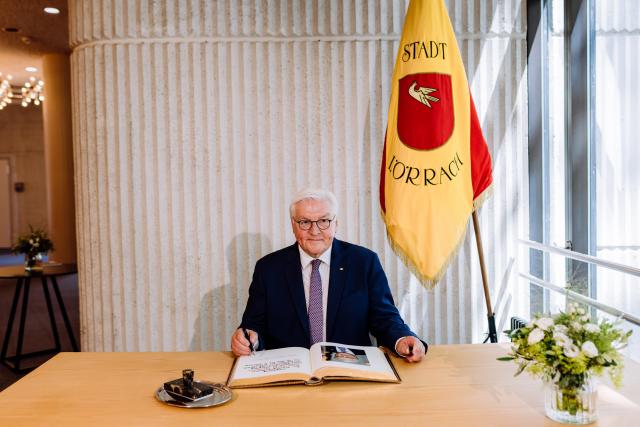 30 June 2026, Baden-Württemberg, Lörrach: German President Frank-Walter Steinmeier signs the Golden Book of the city of Loerrach. For three days, Steinmeier will conduct his official duties from this city in the "Three-Country Corner," very close to Switzerland and France, as part of his 
"Local Time Germany" tour, where he leaves his official residence in Berlin to visit regions outside the major cities in order to engage in conversation with local residents. Photo: Philipp von Ditfurth/dpa