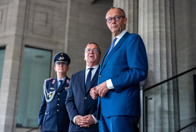 01 July 2026, Berlin: German Chancellor Friedrich Merz and German Minister of Defence Boris Pistorius wait at the Ministry of Defense for NATO Secretary Rutte to arrive ahead of the German Cabinet meeting. Photo: Michael Kappeler/dpa POOL/dpa