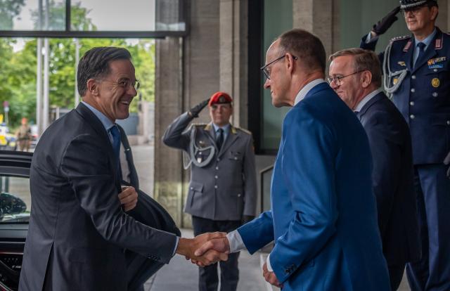 01 July 2026, Berlin: German Chancellor Friedrich Merz and German Minister of Defence Boris Pistorius welcome NATO Secretary Rutte at the Ministry of Defense ahead of the German Cabinet meeting. Photo: Michael Kappeler/dpa POOL/dpa