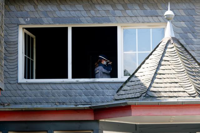 01 July 2026, North Rhine-Westphalia, Monschau: German Police enter a building, where several people have died in a fire in the Eifel region. Photo: Henning Kaiser/dpa