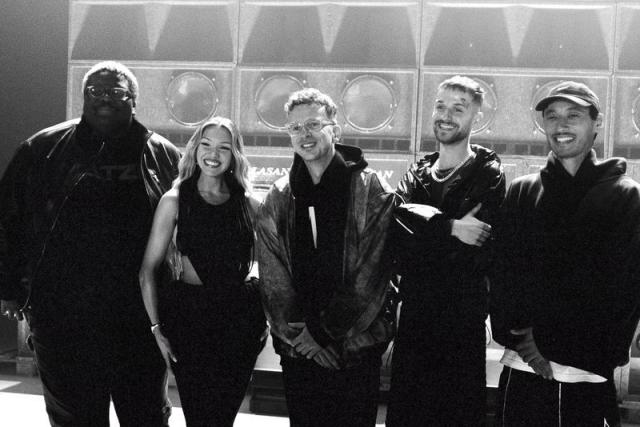 FILED - 19 June 2026, Berlin: FILE PHOTO - An undated handout photo shows (L-R) Rayan Djima from the band Blumengarten, rapper Shirin David, Christoph Erkes (Fizzle) from the production team Kitschkrieg, Samuel Eikmann from Blumengarten, and Christian Meyerholz (Fiji Kris) from Kitschkrieg posing together in Berlin. The song "Gut genug," which went viral, has climbed to the top of the German singles charts. Photo: -/Kitschkrieg/dpa - ATTENTION: editorial use only in connection with the latest coverage about (the transmission/the film/the auction/the exhibition/the book) and only if the credit mentioned above is referenced in full