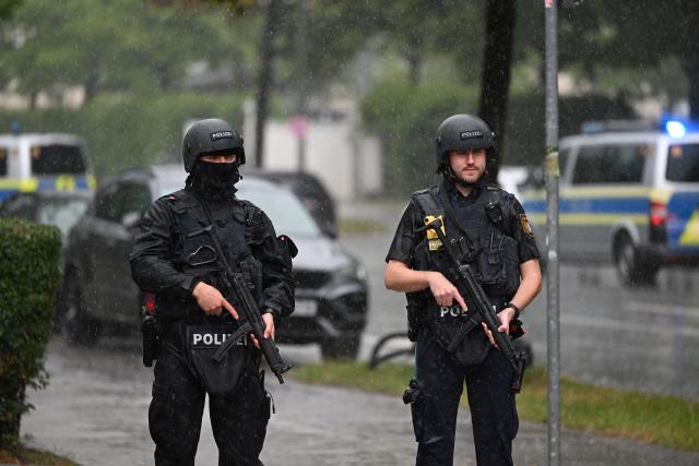 01 July 2026, Bavaria, Munich: Police officers stand on a street following a threatening incident in Munich. Police have arrested the person responsible for the threat, a police spokeswoman says. Officers have also secured a suspicious object, and there is no danger to the public. Photo: Sven Hoppe/dpa