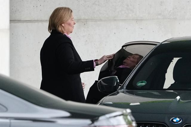 01 July 2026, Berlin: Baerbel Bas, Germany's Minister of Labour and Social Affairs and Chair of the Social Democratic Party of Germany, arrives at the German Chancellery. The coalition committee meets there this afternoon to discuss a major reform package. The agenda includes reforms to income tax and social security, measures to reduce bureaucracy, and labour market reforms. Photo: Kay Nietfeld/dpa