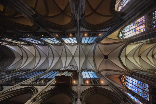 01 July 2026, North Rhine-Westphalia, Cologne: A view of the ceiling inside Cologne Cathedral. From 1 July, admission to the cathedral costs visitors 12 euros. Those wishing to pray continue to have free access to a designated area. Photo: Rolf Vennenbernd/dpa
