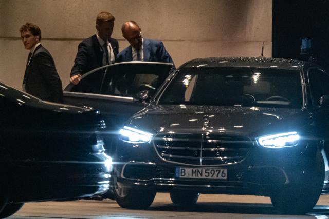 01 July 2026, Berlin: German Chancellor Friedrich Merz (R) leaves the Federal Chancellery after the coalition committee meeting. The coalition leaders intend to agree on key points for reforms. Photo: Fabian Sommer/dpa