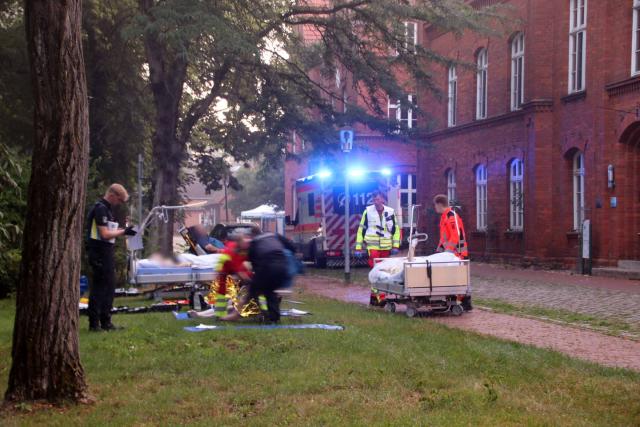 02 July 2026, Mecklenburg-Western Pomerania, Ludwigslust: Emergency responders arrive to the scene of a fire at a hospital, where several people were injured in Ludwigslust. Photo: Ralf Drefin/SWM DV Studio/dpa