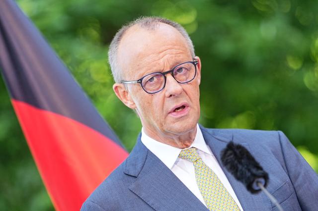 02 July 2026, Berlin: German Chancellor Friedrich Merz, speaks during a press conference following the coalition committee meeting at the German Chancellery. Leaders of the Christian Democratic Union (CDU)/CSU and Social Democratic Party (SPD) present the government's reform plans. Photo: Michael Kappeler/dpa