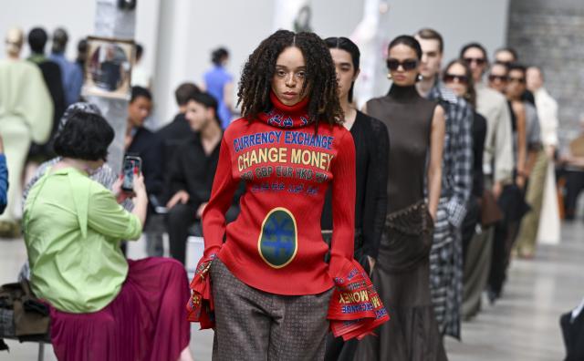 02 July 2026, Berlin: Models are showcasing creations by designer William Fan at Berlin Fashion Week in the Wilhelm Hallen. Photo: Jens Kalaene/dpa