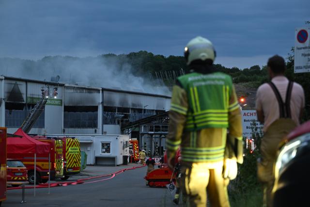 02 July 2026, Saxony, Dresden: Smoke rises from a hall at a recycling plant in Dresden-Lockwitz. Photo: Robert Michael/dpa