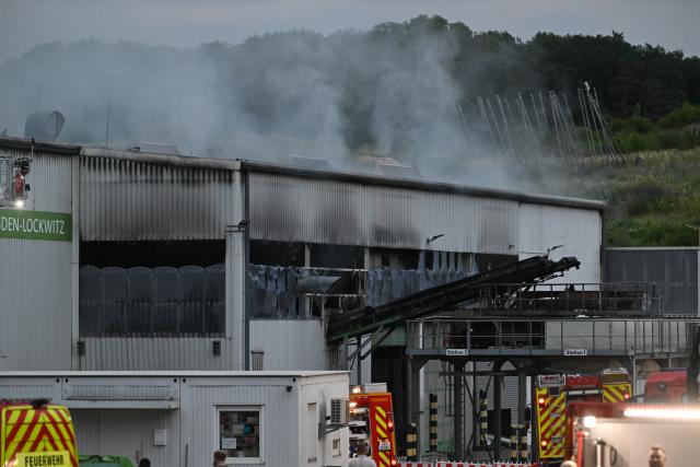 02 July 2026, Saxony, Dresden: Smoke rises from a hall at a recycling plant in Dresden-Lockwitz. Photo: Robert Michael/dpa