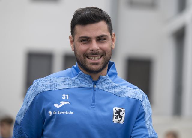 FILED - 16 October 2025, Bavaria, Munich: FILE PHOTO - TSV 1860 Munich's Kevin Volland takes part in the 3rd Division team's public practice. Photo: Peter Kneffel/dpa