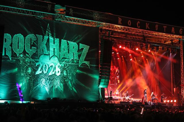 02 July 2026, Saxony-Anhalt, Ballenstedt: American rock musician Alice Cooper stands performs on stage during the Rockharz Festival in Ballenstedt. The largest rock festival in the Harz Mountains attracts around 25,000 visitors. Numerous bands perform at Rockharz over the course of four days. Photo: Matthias Bein/dpa