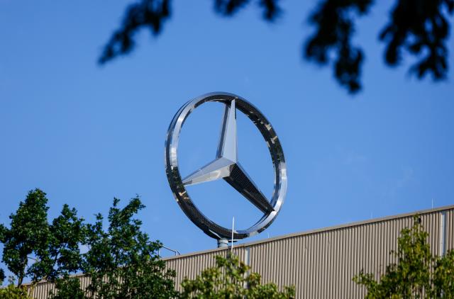 03 July 2026, Bremen: A Mercedes star spins on the roof of a building at the Mercedes-Benz plant in Bremen during a demonstration by employees, against the company's cost-cutting measures. Photo: Focke Strangmann/dpa