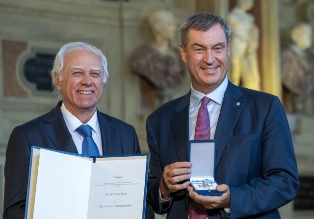 03 July 2026, Bavaria, Munich: Cabaret Artist Bruno Jonas (L), is presented with the Bavarian Order of Merit by Markus Soeder, Minister-President of Bavaria. The Bavarian Order of Merit is awarded "as a token of honor and gratitude for outstanding service to the Free State of Bavaria and the Bavarian people." Photo: Peter Kneffel/dpa