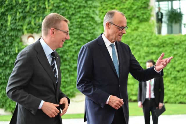 03 July 2026, Berlin: German Chancellor Friedrich Merz welcomes Latvian President Edgars Rinkevics, at the German Chancellery, ahead of the Baltic Heads of State and Government meeting on preparations for the NATO summit in Ankara, security and defense policy, and continued support for Ukraine. Photo: Fabian Sommer/dpa