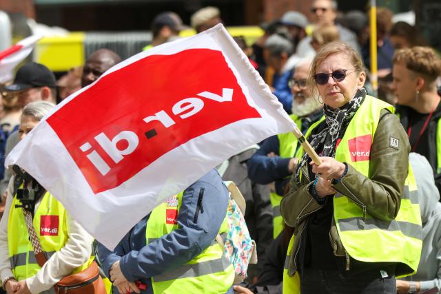 03 July 2026, Hamburg: Participants gather at Gaensemarkt, during a warning strike in the retail sector. Photo: Bodo Marks/dpa