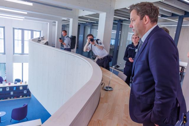 03 July 2026, Mecklenburg-Western Pomerania, Rostock: Lars Klingbeil (R), German Minister of Finance, stands in the library during the opening of the new campus of the Federal University of Public Administration. Over 230 million euros were invested in the expansion of the Federal University of Public Administration. The campus can accommodate 600 students and 130 employees. Photo: Jens Büttner/dpa