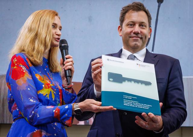 03 July 2026, Mecklenburg-Western Pomerania, Rostock: German Finance Minister Lars Klingbeil (R) and Institute for Federal Real Estate (BImA) board member Dorothee Martin (L) hold a symbolic key during the official opening of the new campus at the Federal University of Public Administration. Over 230 million euros were invested in expanding the facility, which accommodates up to 600 students and 130 employees. Photo: Jens Büttner/dpa
