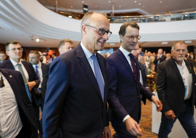 04 July 2026, North Rhine-Westphalia, Duesseldorf: German Chancellor Friedrich Merz (L) arrives to the Christian Democratic Union (CDU) North Rhine-Westphalia state party convention alongside Hendrik Wuest (CDU), Minister President of North Rhine-Westphalia. Photo: Thomas Banneyer/dpa