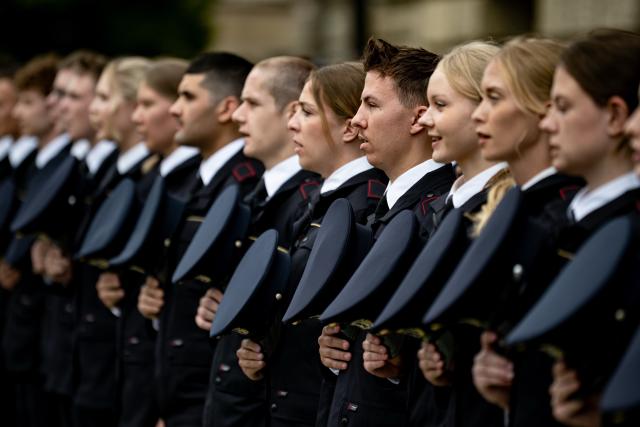 04 July 2026, Berlin: Firefighter cadets attend the Berlin Fire Department's 2026 Central Welcome Event in front of the House of Representatives. Photo: Fabian Sommer/dpa