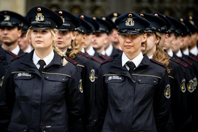 04 July 2026, Berlin: Firefighter cadets attend the Berlin Fire Department's 2026 Central Welcome Event in front of the House of Representatives. Photo: Fabian Sommer/dpa