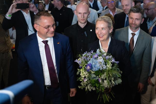 04 July 2026, Thuringia, Erfurt: Alice Weidel, federal chairwoman and parliamentary group leader of the Alternative for Germany (AfD), holds a bouquet of flowers during the AfD's federal party convention. The party's leadership is set to be re-elected at the convention. The AfD's national party convention will take place on July 4 and 5 at the Erfurt Exhibition Center. Photo: Sebastian Kahnert/dpa