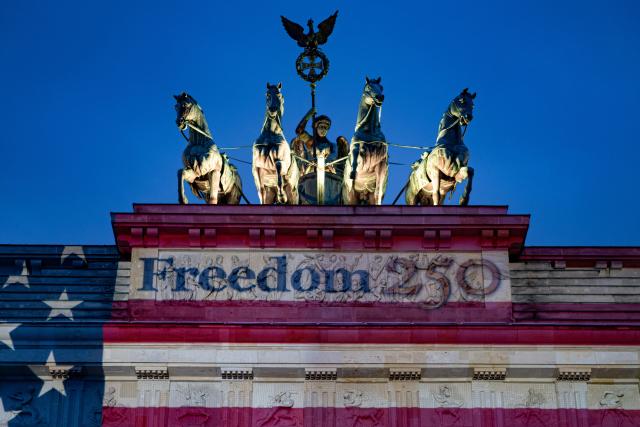 04 July 2026, Berlin: A view of the Brandenburg Gate, which is illuminated in the colors of the United States of America to mark the 250th anniversary of American independence. Photo: Fabian Sommer/dpa