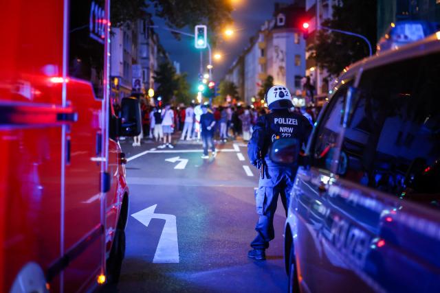 04 July 2026, North Rhine-Westphalia, Duesseldorf: Police officers are on duty during the celebrations by Moroccan fans following their victory over Canada in the World Cup round of 16. Photo: Christoph Reichwein/dpa