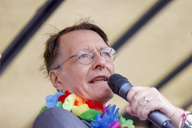 05 July 2026, North Rhine-Westphalia, Cologne: Karl Lauterbach takes part during the Christopher Street Day parade. Photo: Thomas Banneyer/dpa