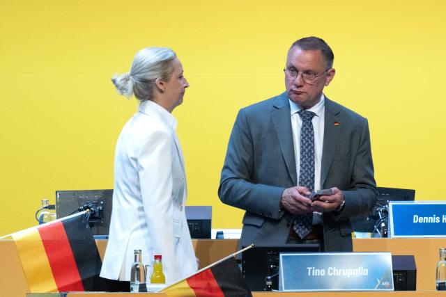 05 July 2026, Thuringia, Erfurt: Alice Weidel (L), co-chairwoman of the Alternative for Germany party and co-leader of its parliamentary group in the Bundestag, and Tino Chrupalla, co-chairman of the Alternative for Germany party and co-leader of its parliamentary group in the German Bundestag, arrive at Erfurt Exhibition Centre for the Alternative for Germany national party convention. The convention takes place there on 4 and 5 July. Photo: Sebastian Kahnert/dpa