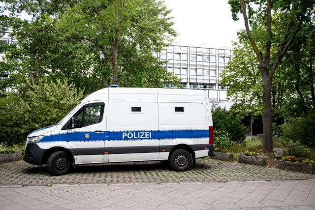 06 July 2026, Berlin: A police car is parked in front of the Vivantes Clinic in Neukoelln. A patient was killed at the hospital last night. Photo: Fabian Sommer/dpa