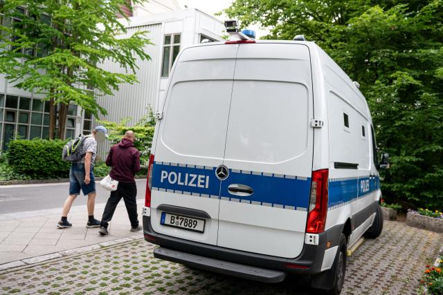 06 July 2026, Berlin: A police car is parked in front of the building housing the Department of Psychiatry, Psychotherapy, and Psychosomatics at Vivantes Hospital in Neukoelln. A patient was killed at the hospital last night. Photo: Fabian Sommer/dpa