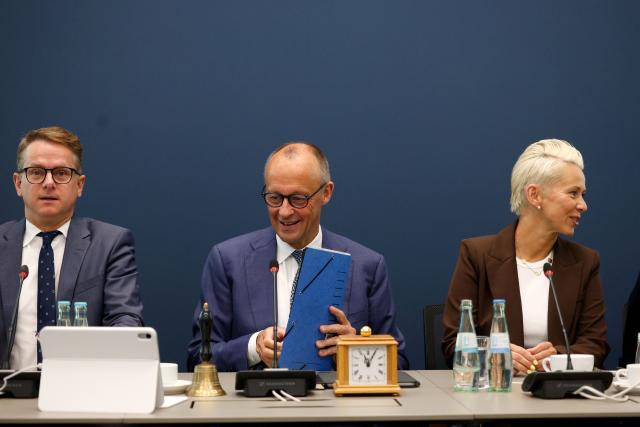 06 July 2026, Berlin: German Chancellor Friedrich Merz (C), Christian Democratic Union of Germany (CDU) Secretary General Carsten Linnemann and and Parliamentary State Secretary at the Federal Ministry of Agriculture Silvia Breher speak before the start of the CDU Federal Executive Committee meeting at the Konrad Adenauer House. Photo: Carsten Koall/dpa