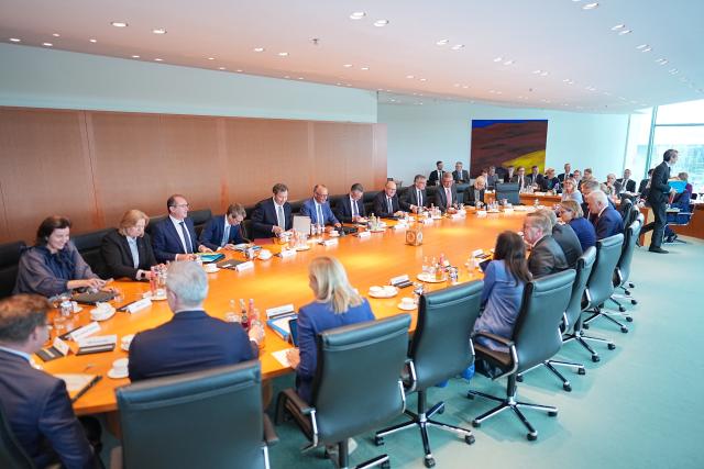 06 July 2026, Berlin: German Chancellor Friedrich Merz (C) presides over the Federal Cabinet meeting to discuss the proposed resolutions regarding the government's draft federal budget for 2027. Photo: Michael Kappeler/dpa