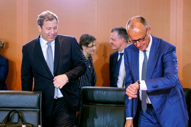 06 July 2026, Berlin: German Chancellor Friedrich Merz (R) and Minister of Finance Lars Klingbeil arrive to attend the Federal Cabinet meeting to discuss the planned resolutions regarding the government's draft federal budget for 2027. Photo: Michael Kappeler/dpa