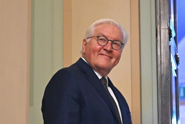 06 July 2026, Berlin: German President Frank-Walter Steinmeier waits for Prince Rahim Aga Khan V, the 50th Imam of the Nizari Isma'ili Shia Muslim community, to arrive at Villa Borsig. Photo: Elisa Schu/dpa