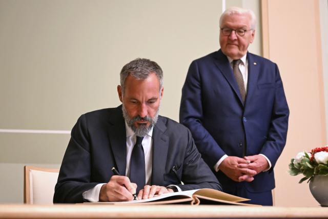 06 July 2026, Berlin: Prince Rahim Aga Khan V (L), the 50th Imam of the Nizari Isma'ili Shia Muslim community, signs the guest book as German President Frank-Walter Steinmeier stands beside him at Villa Borsig. Photo: Elisa Schu/dpa