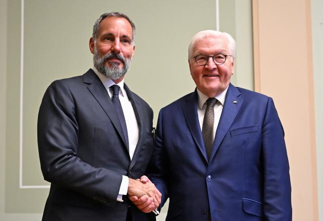 06 July 2026, Berlin: German President Frank-Walter Steinmeier (R) welcomes Prince Rahim Aga Khan V, the 50th Imam of the Nizari Isma'ili Shia Muslim community, at Villa Borsig. Photo: Elisa Schu/dpa