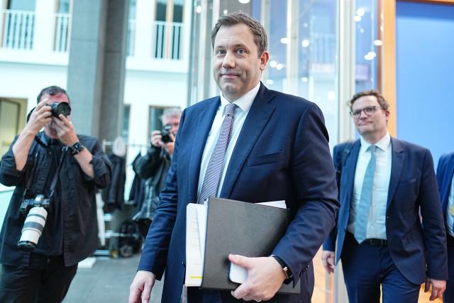 06 July 2026, Berlin: Lars Klingbeil, Germany's Minister of Finance, leaves the press conference after presenting the draft German budget for 2027 at the Federal Press Conference Centre. Photo: Michael Kappeler/dpa
