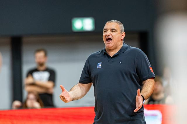 06 July 2026, Bavaria, Bamberg: Cyprus coach Antonis Constantinides gives instructions to his team during the Basketball World Cup Qualifiers Group E Basketball match between Germany and Cyprus. Photo: Daniel Löb/dpa