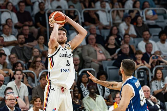 06 July 2026, Bavaria, Bamberg: Germany's Kay Bruhnke (L) and Cyprus' Nikos Stylianou battle for the ball during the Basketball World Cup Qualifiers Group E Basketball match between Germany and Cyprus. Photo: Daniel Löb/dpa