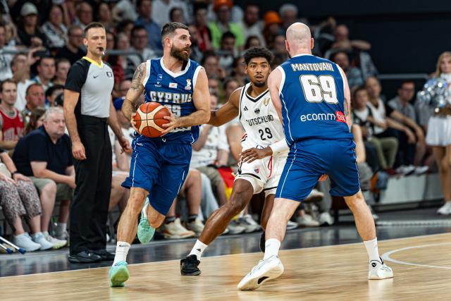 06 July 2026, Bavaria, Bamberg: (L-R) Cyprus' Nikos Stylianou, Germany's Kostja Mushidi, and Cyprus' Roberto Mantovani battle for the ball during the Basketball World Cup Qualifiers Group E Basketball match between Germany and Cyprus. Photo: Daniel Löb/dpa