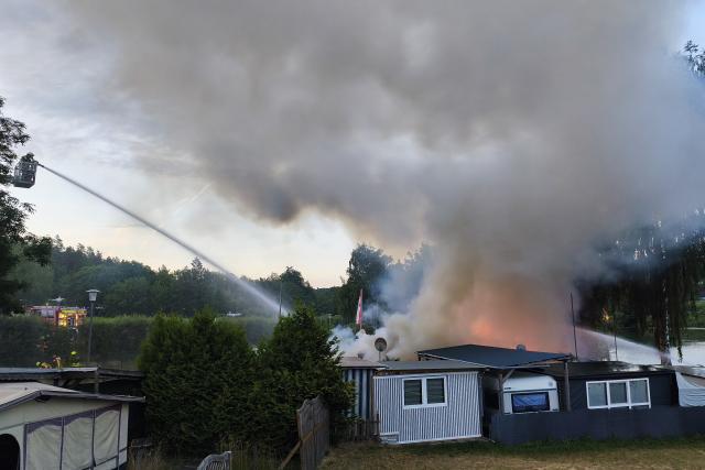 07 July 2026, Bavaria, Eschenbach in der Oberpfalz: Firefighters work to extinguish a fire at a camp ground in Grosskotzenreuth, in the district of Neustadt an der Waldnaab. Photo: Jürgen Masching/NEWS5/dpa