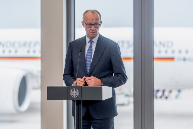 07 July 2026, Brandenburg, Schoenefeld: German Chancellor Friedrich Merz makes a statement before departing from Berlin-Brandenburg Airport for the NATO summit in Ankara. Photo: Michael Kappeler/dpa