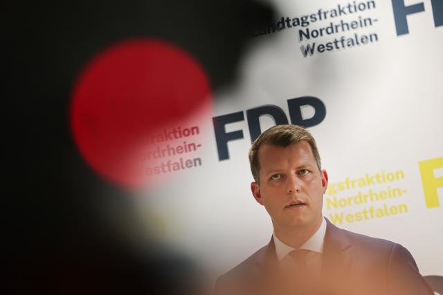07 July 2026, North Rhine-Westphalia, Duesseldorf: Leader of the Free Democratic Party (FDP) party and its state parliamentary caucus in North Rhine-Westphalia Henning Hoene speaks during a press conference after a meeting in Duesseldorf. Photo: Oliver Berg/dpa