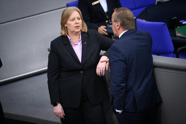09 July 2026, Berlin: Baerbel Bas (L), Federal Minister of Labor and Social Affairs, chats with Boris Pistorius, German Minister of Defense, during the plenary session of the German Parliament (Bundestag). Photo: Bernd von Jutrczenka/dpa
